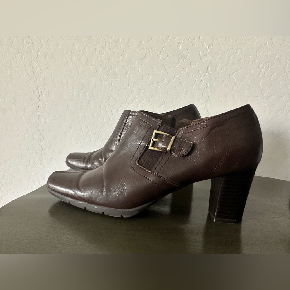 Aerosoles Womens brown faux leather Anke boots with 2.5 inch pump